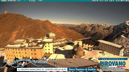 Vista panoramica sul Passo dello Stelvio dall'Hotel Pirovano