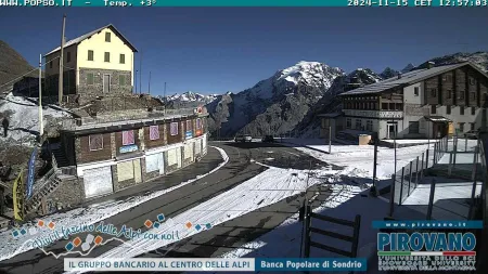 Vista sul Passo dello Stelvio e l'Ortles